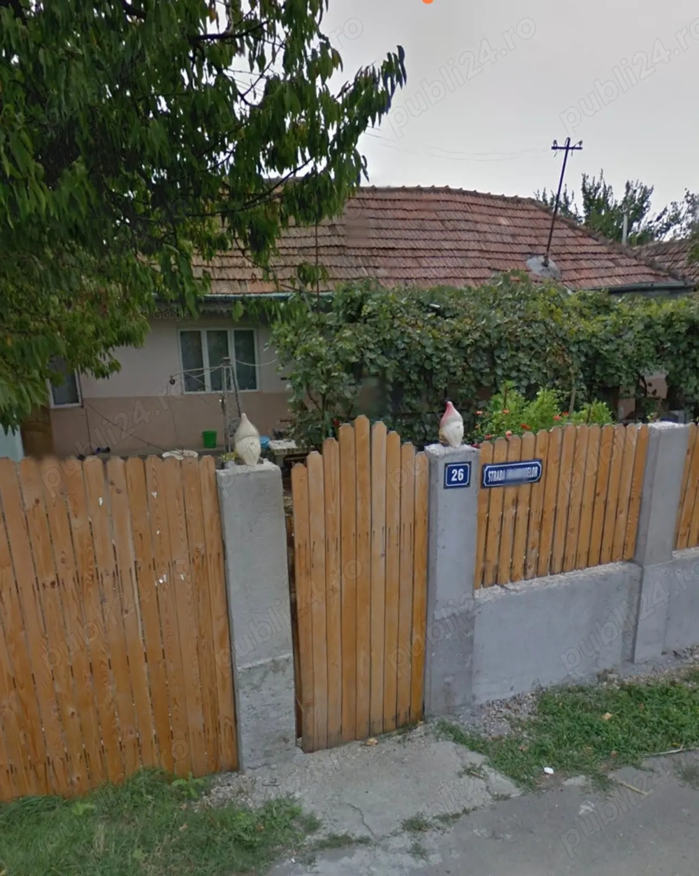 Teren cu casă bătrânească 