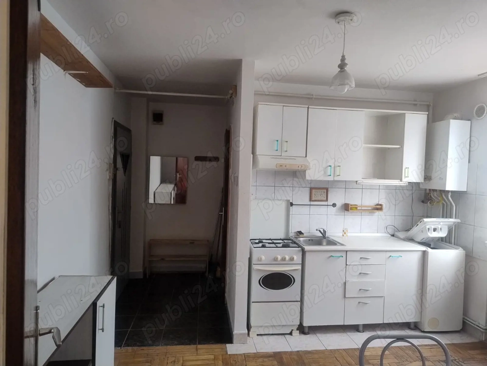 Vând garsonieră în Deva, et.2, zona Dacia.