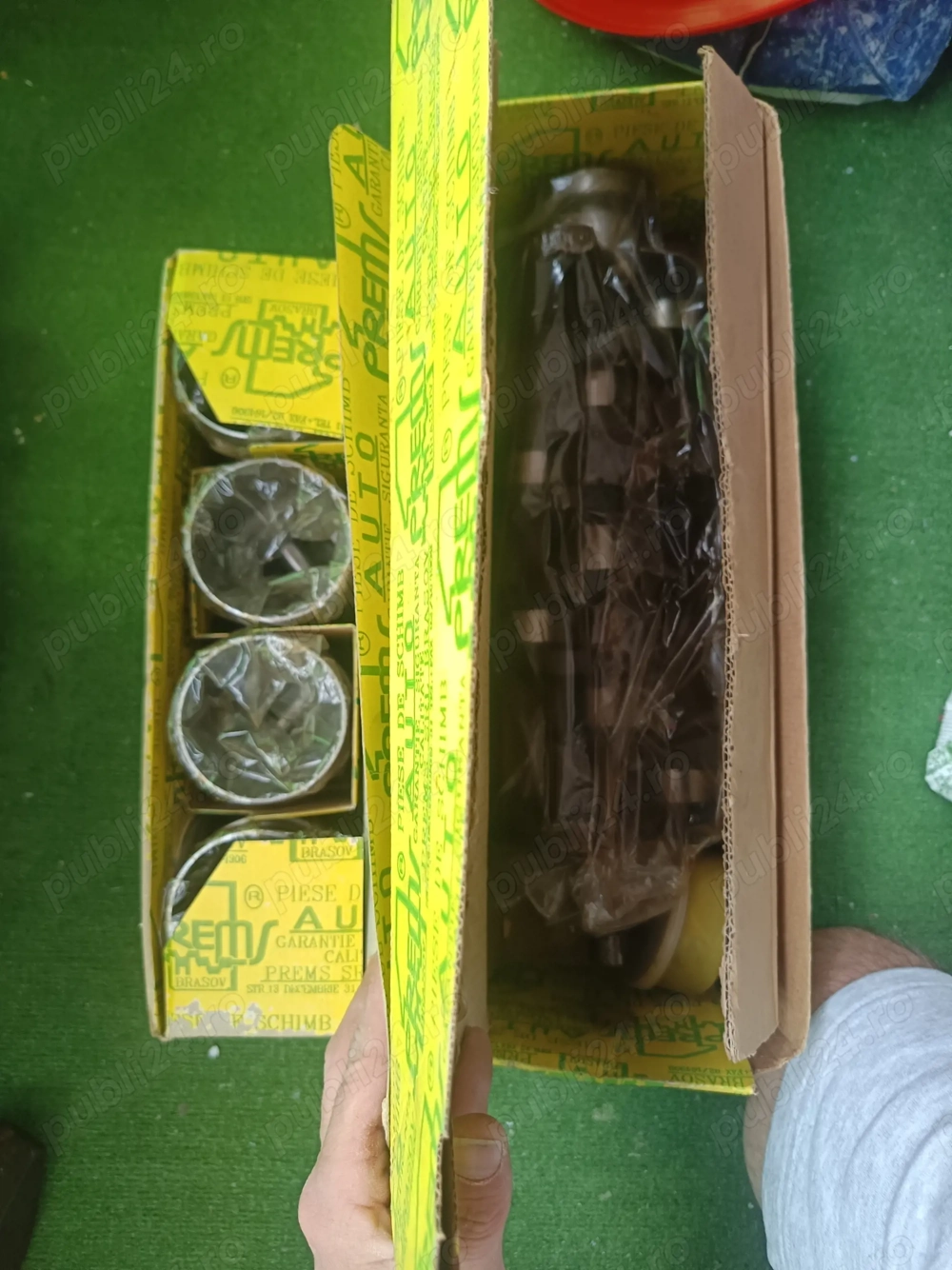 Vand set de 4 camasi si un arbore cotit pentru dacia 1300. Produsele sunt noi, la cutie