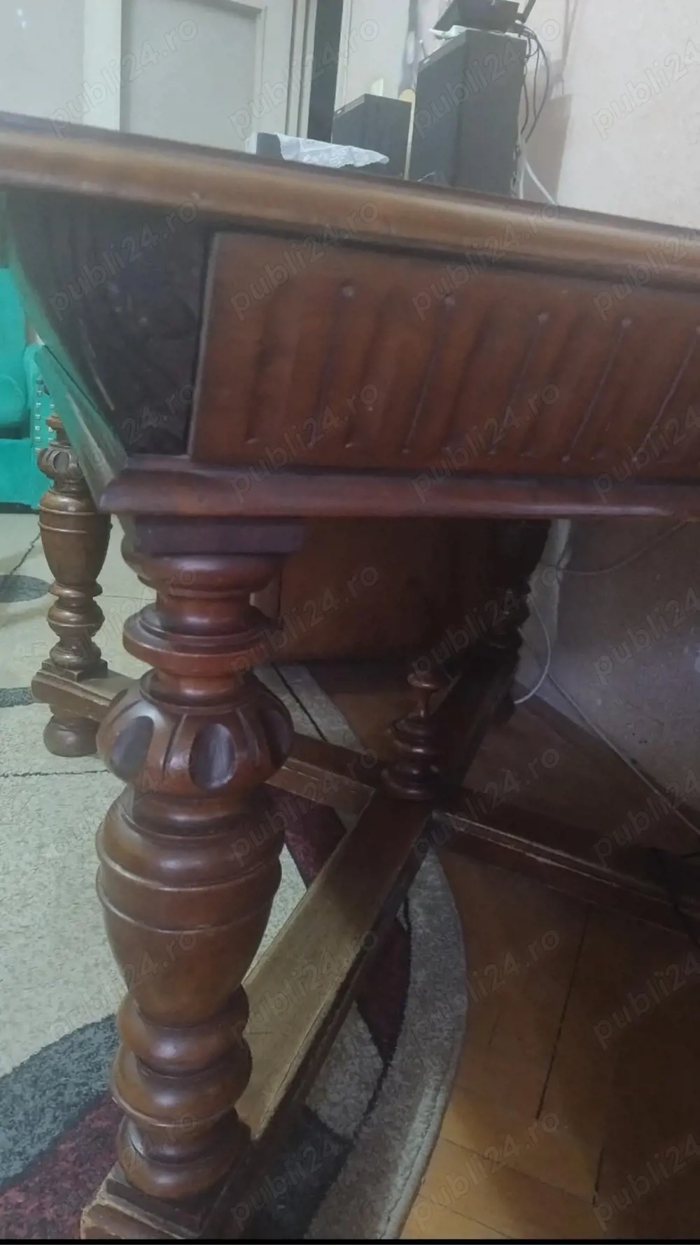 Vând mobilă antică sufragerie 