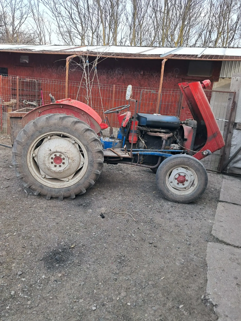 Vând tractor Massey Ferguson 