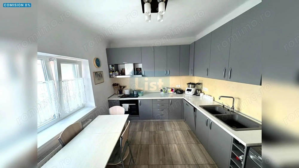 Vânzare apartament la casă cu curte comuna cu garaj. Comision 0! 