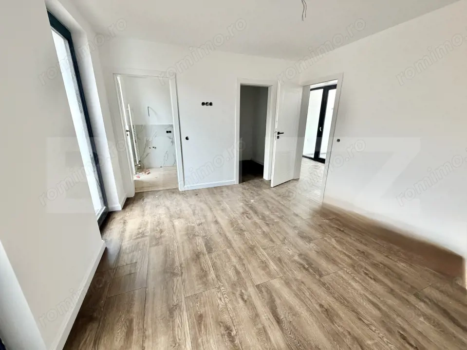 Apartament 3 camere , 101 mp , Scara interioară si Terasa , Zona - Cetate 