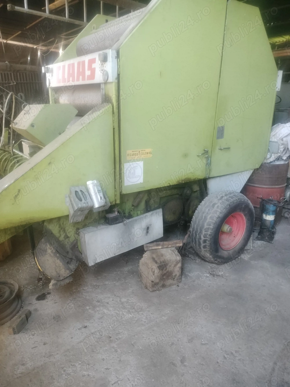 Vând balotiera rotunda CLAAS 