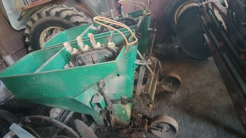 Vând semănătoare cartofi