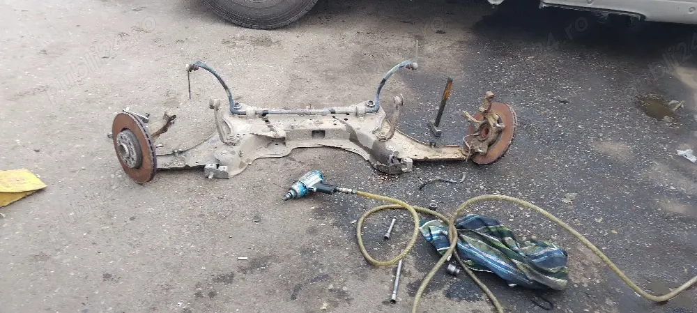 vand orice piesa de Renault Laguna 2 , in afara de motor 