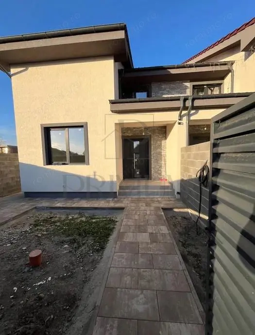 Duplex finalizat - bucatarie inchisa - dormitor la parter