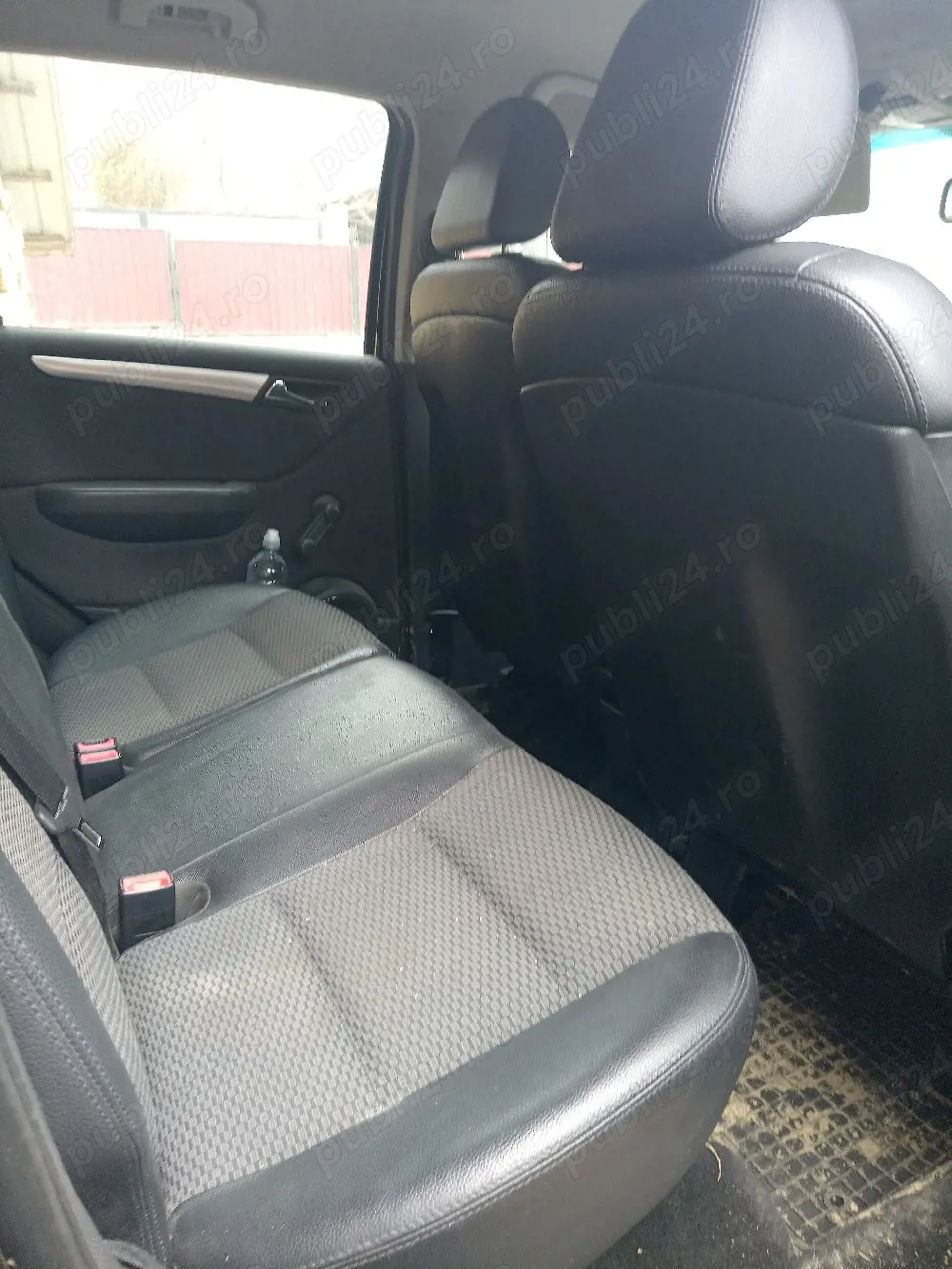 Vând pe piese Mercedes a class 180 Model 2011 cutie automată defectă 