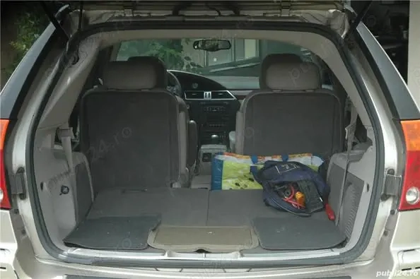 Chrysler Town & Country.