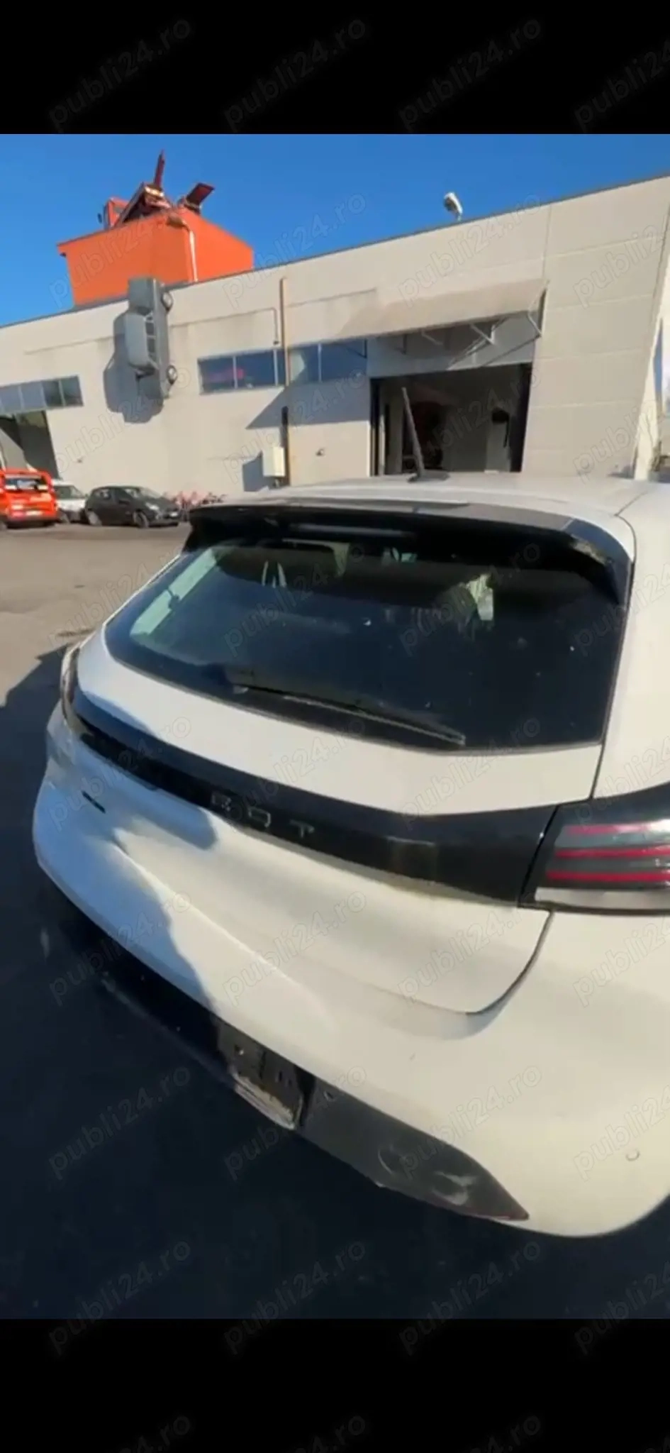 Peugeot 208 1.2 puretech din  2024 cu 5300 km