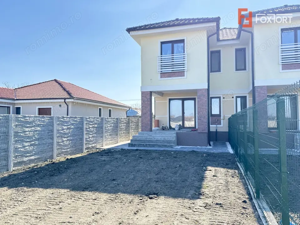 Duplex 4 camere situat la drum asfaltat, in Sacalaz