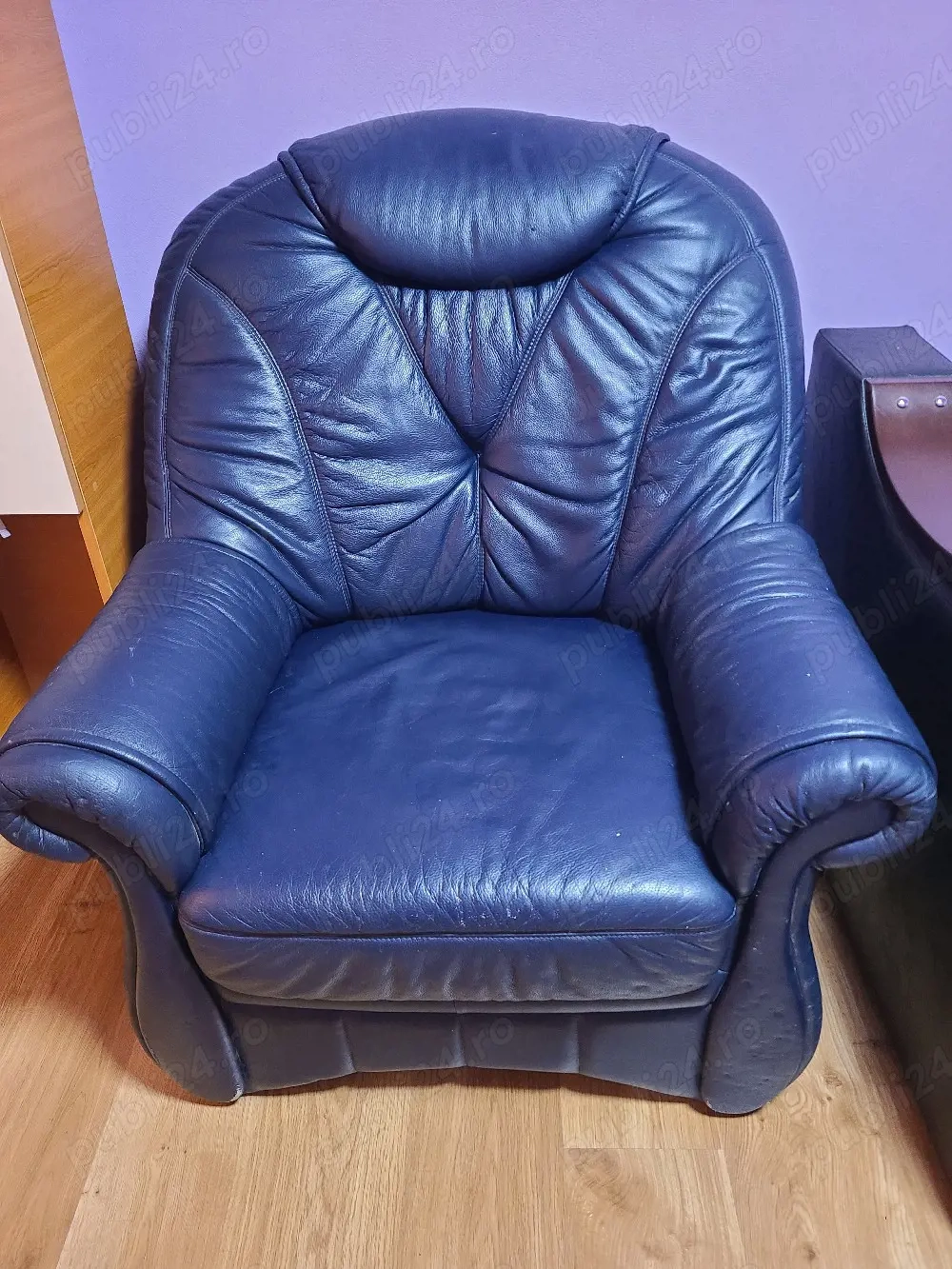 fotoliu rotativ din piele albastru