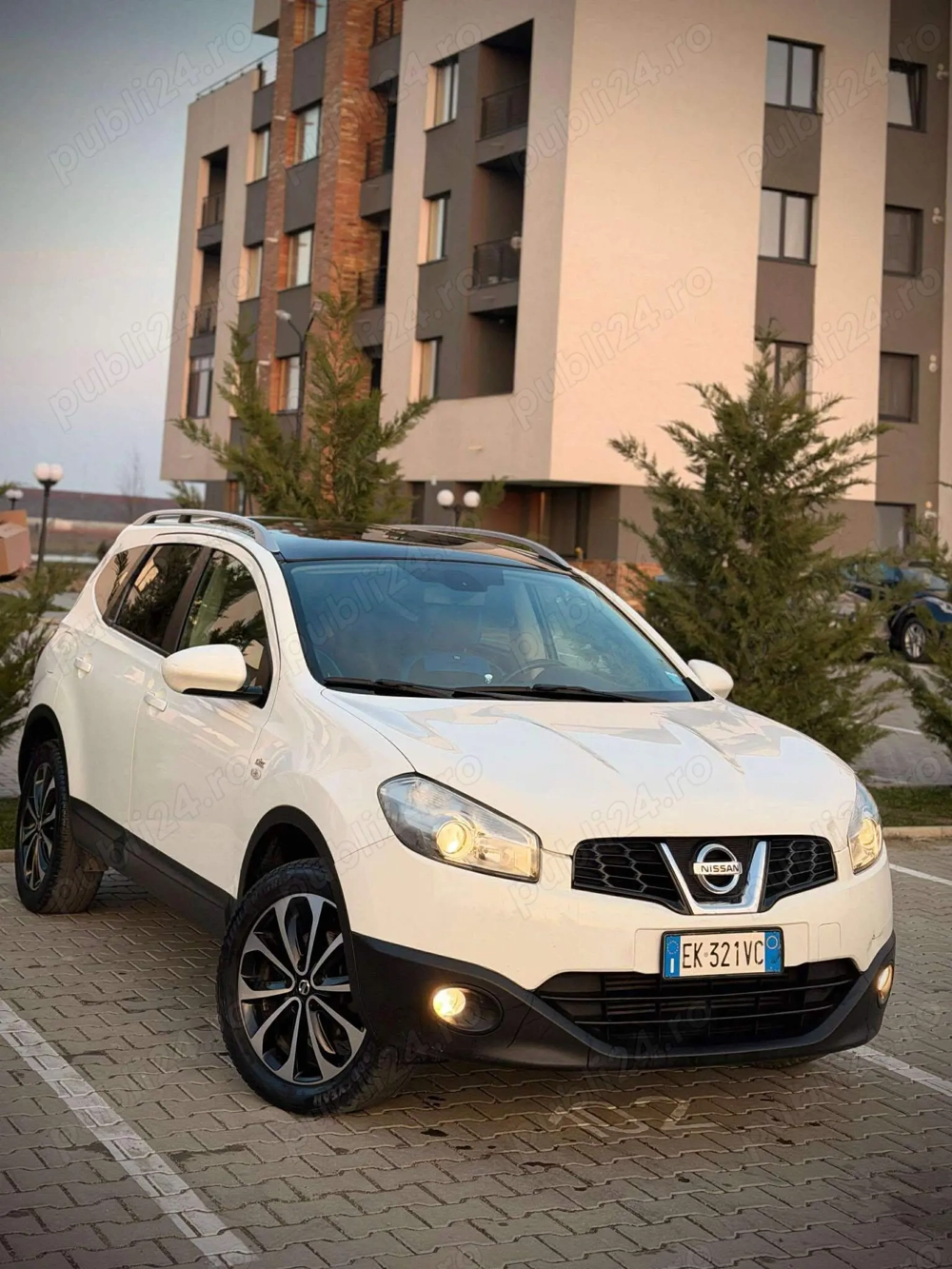 Vând Nissan qashqai 2011 11 facelift varianta lungă cu 7 locuri 1.5 dci 110 cai