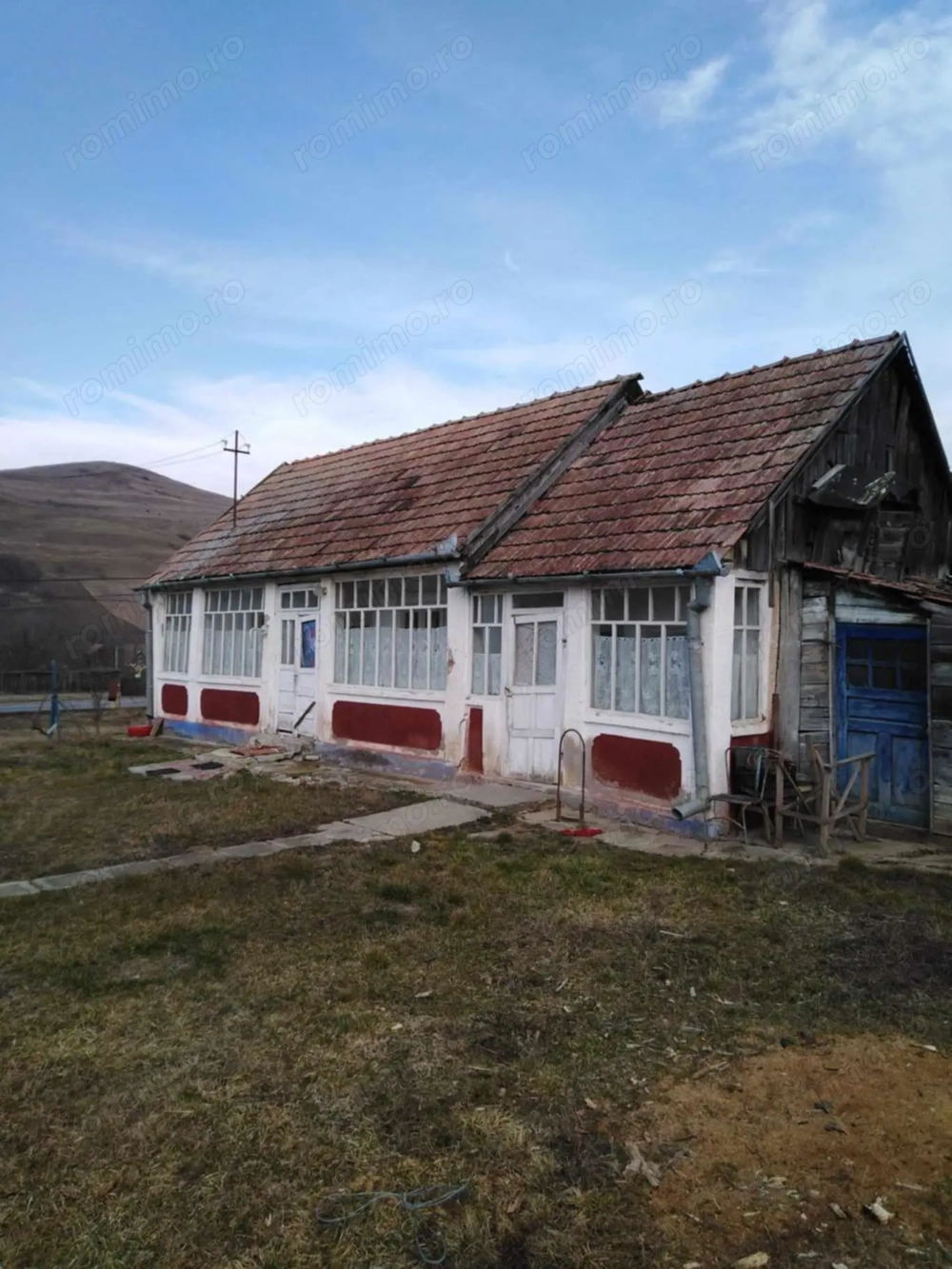 Casa de vanzare suprafata teren 1700mp( 17Arii) 