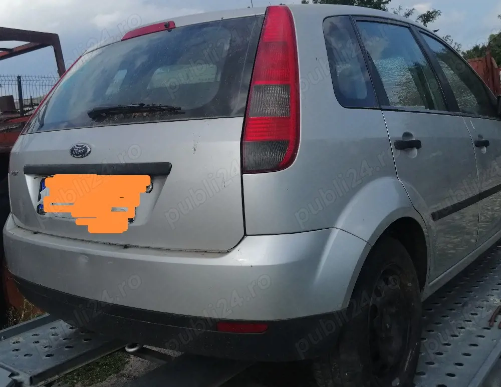 Dezmembrez Ford fiesta benzina 2005 avariat fata