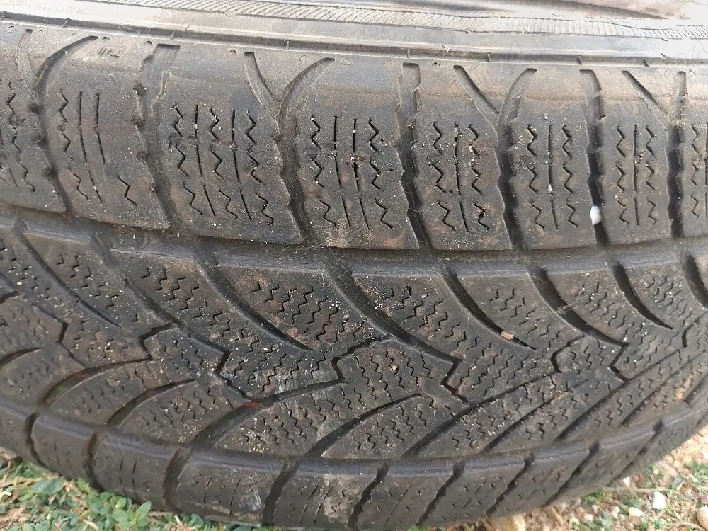 vând genți cu cauciucuri 