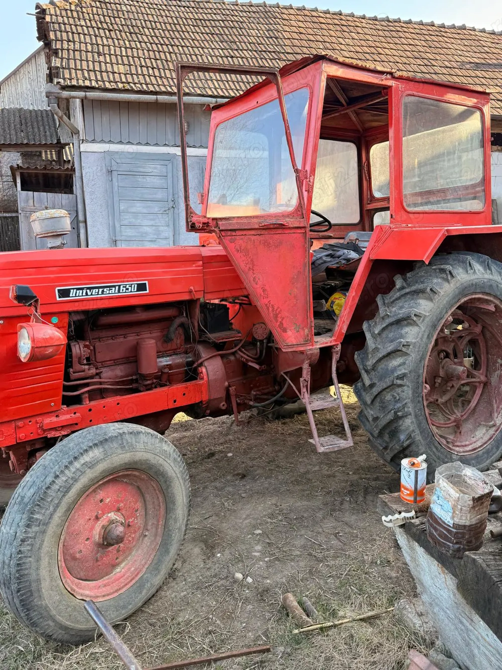 Tractor U 650 echipat complet