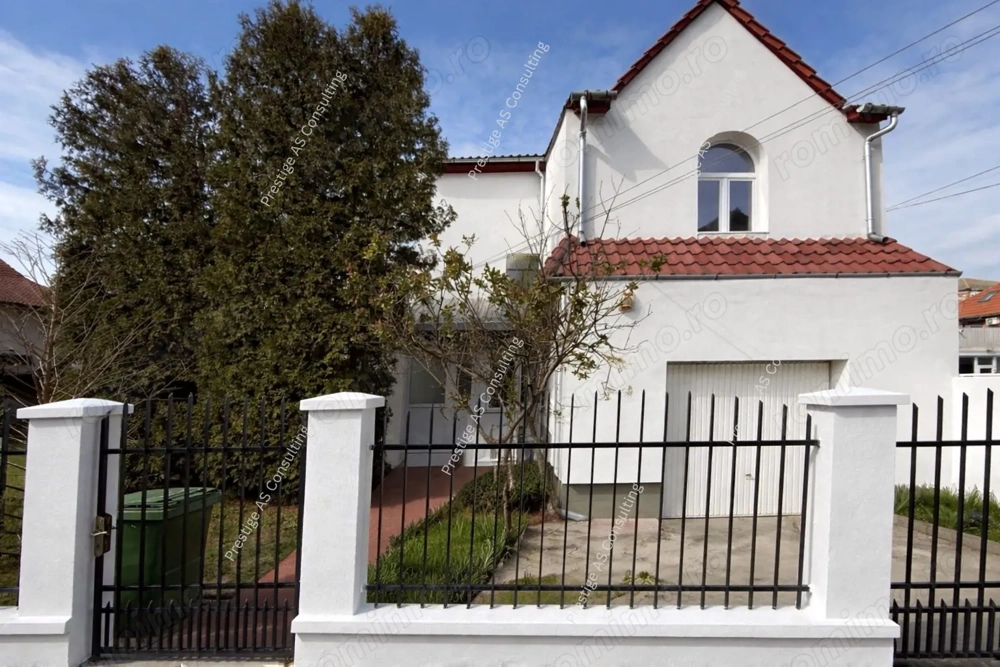 Vila individuala renovata complet | 6 camere | 500 mp teren | Str Jean Monnet