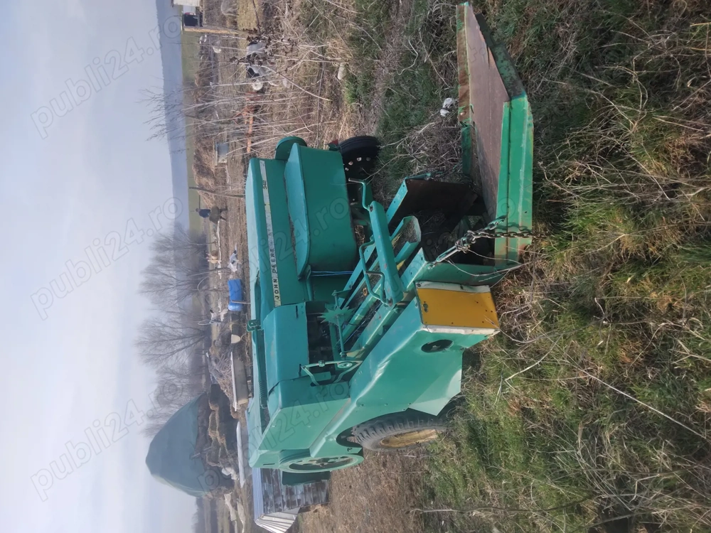 Vând balotiera john deer în stare foarte buna