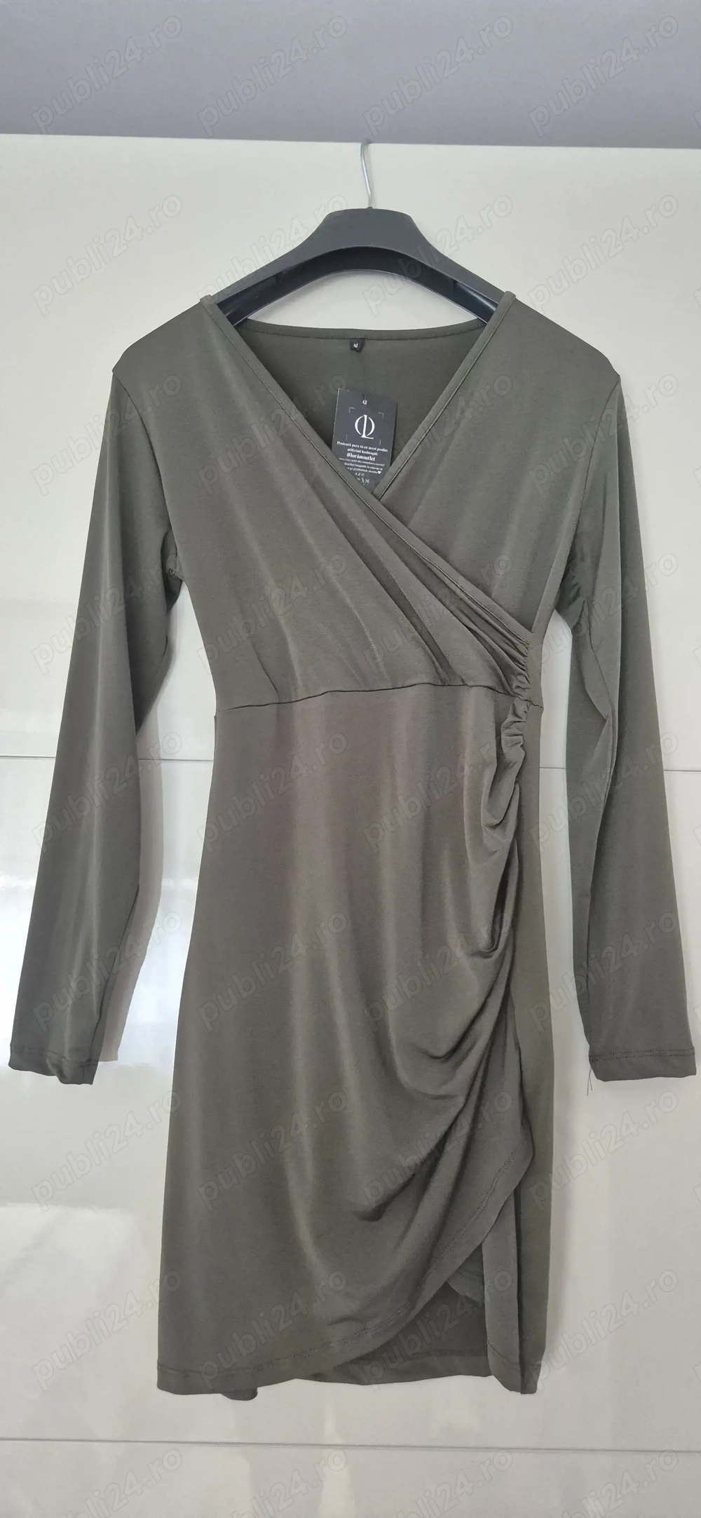 Rochie mulată kaki cu mâneci lungi și decolteu în V