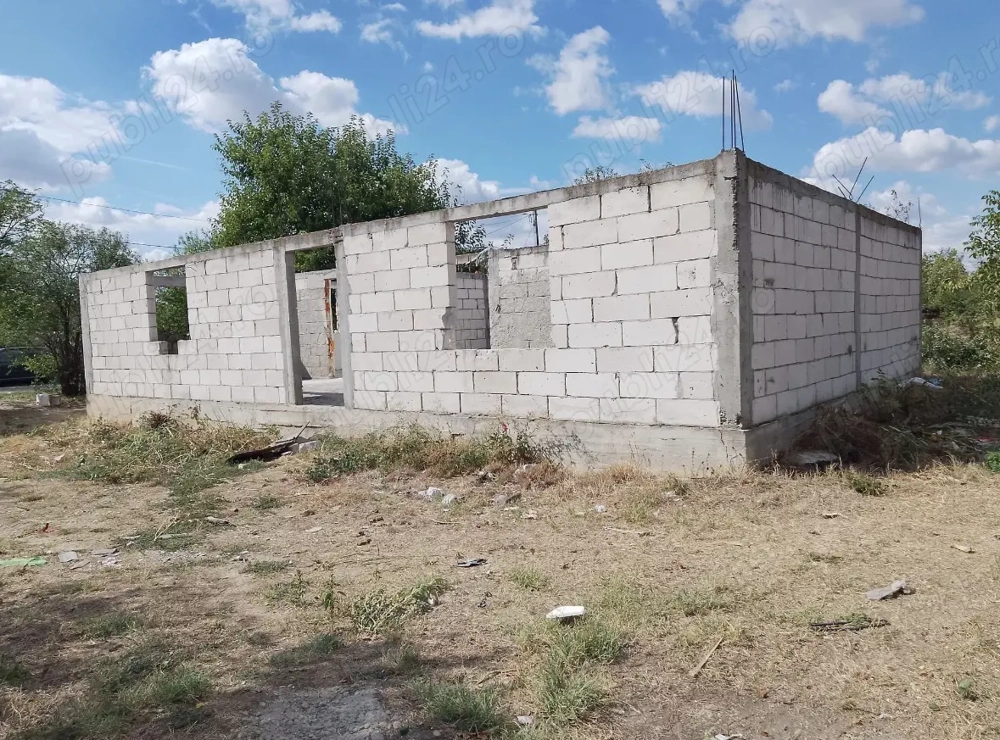 Teren intravilan cu constructie