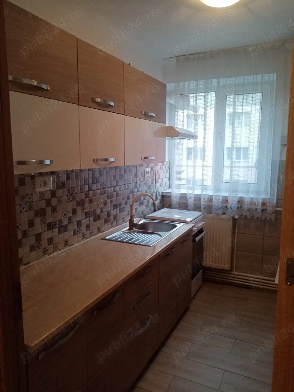 Închiriez apartament cu doua camere 
