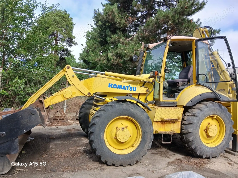 Buldoexcavator Komatsu