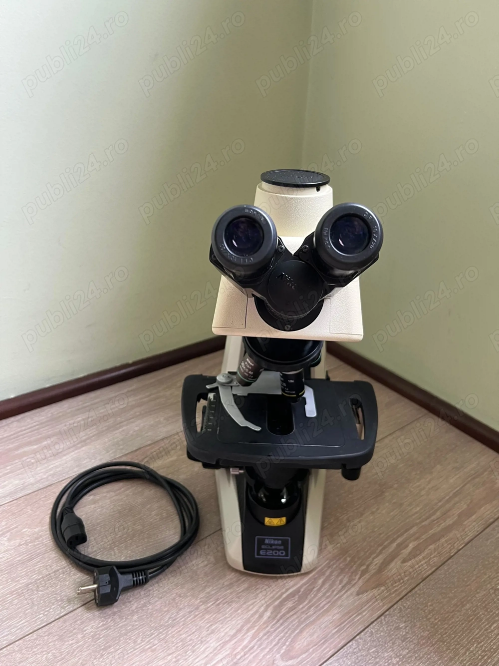 Microscop Nikon Eclipse E200 Trinocular