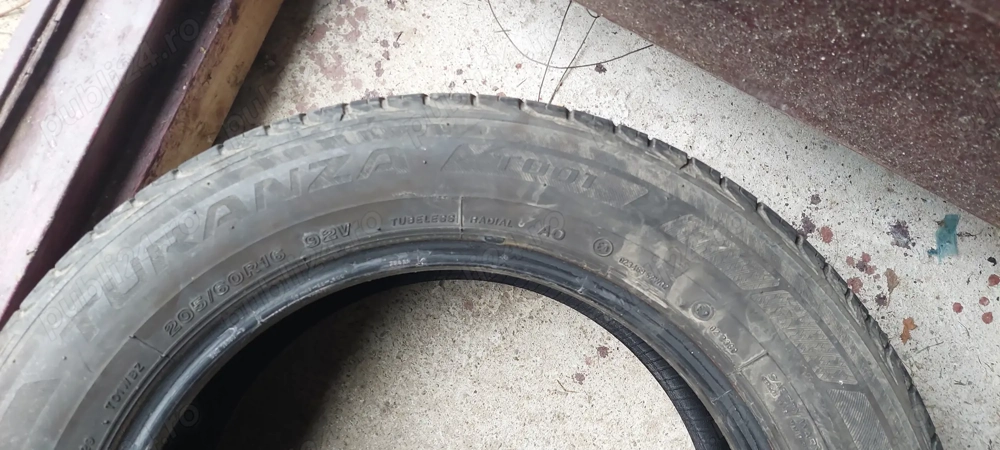 Vând cauciucuri vară 