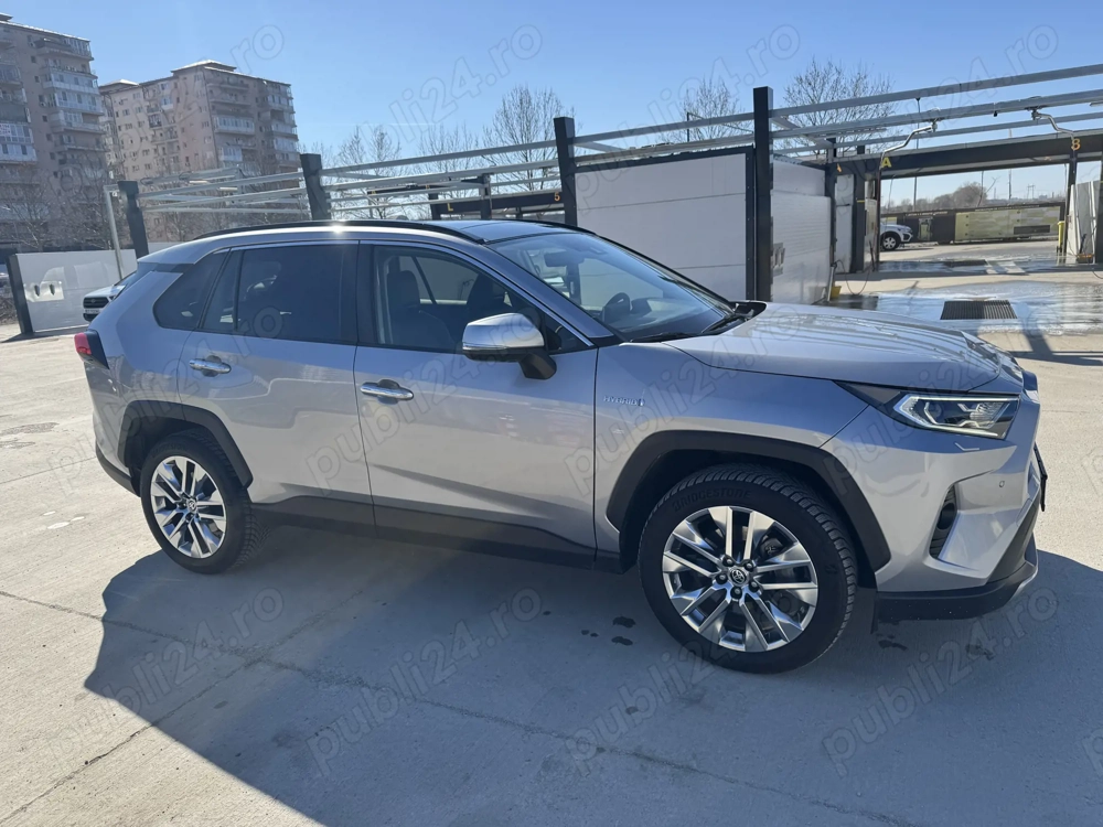 Toyota RAV4 2.5L Hybrid Luxury Premium 4X4 E-CVT 222CP