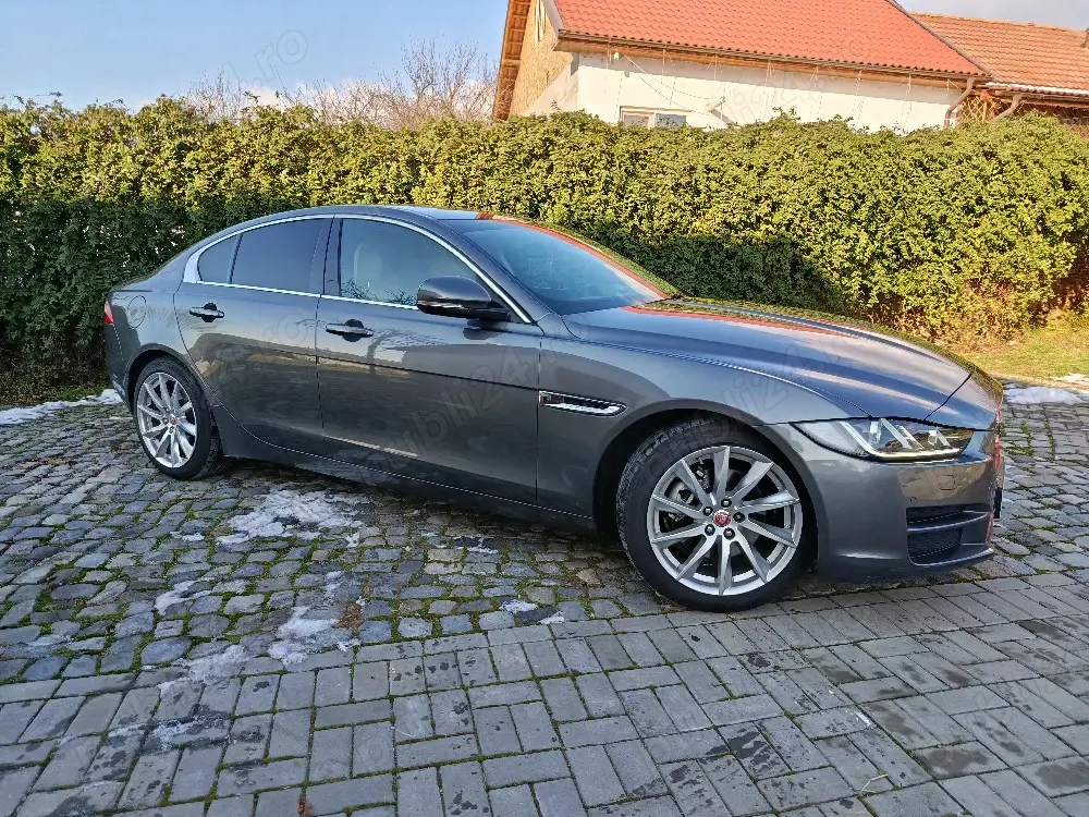 Jaguar XE 2018