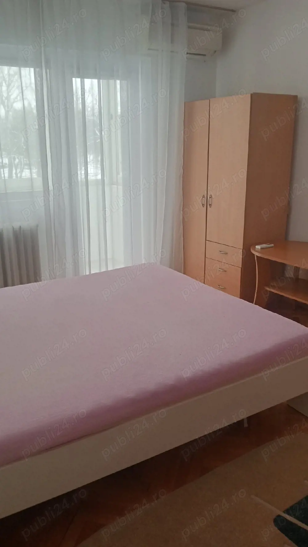 Închiriez 