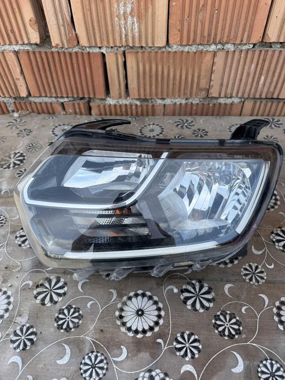 Dacia Duster 2018+ Far stanga