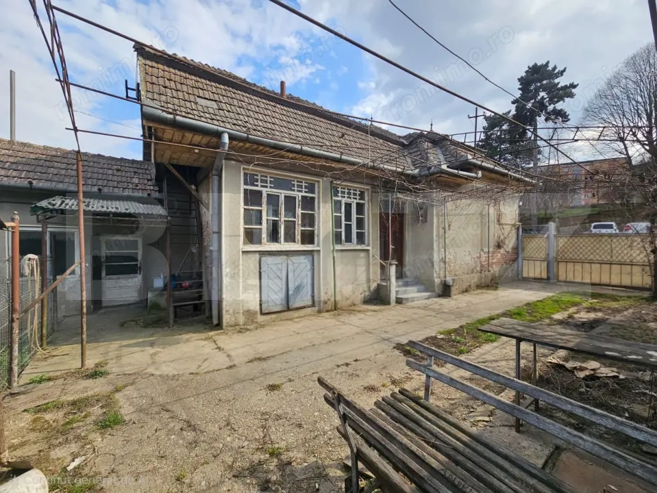 Casă de vânzare – Aiud, la șoseaua principală