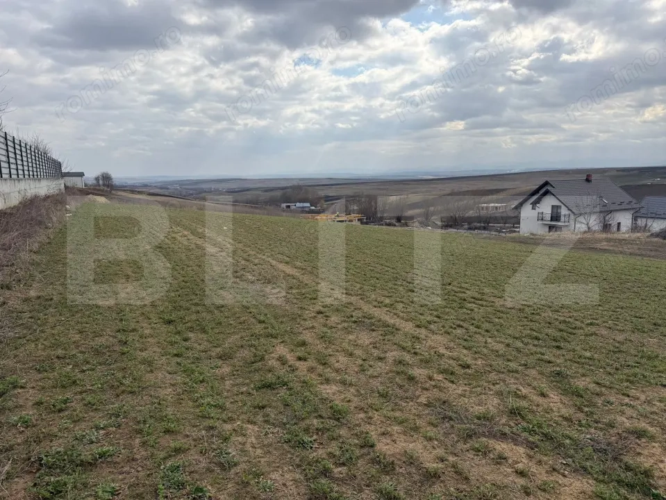 Teren intravilan, 800 mp, utilitati la 100 m - zona Moara