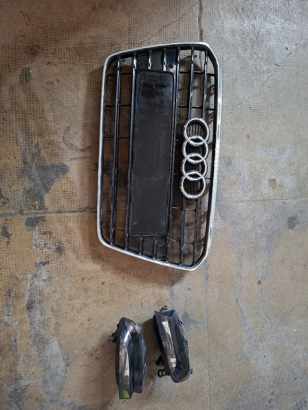 Vand proiectoare bara fata Audi A5, din 2015