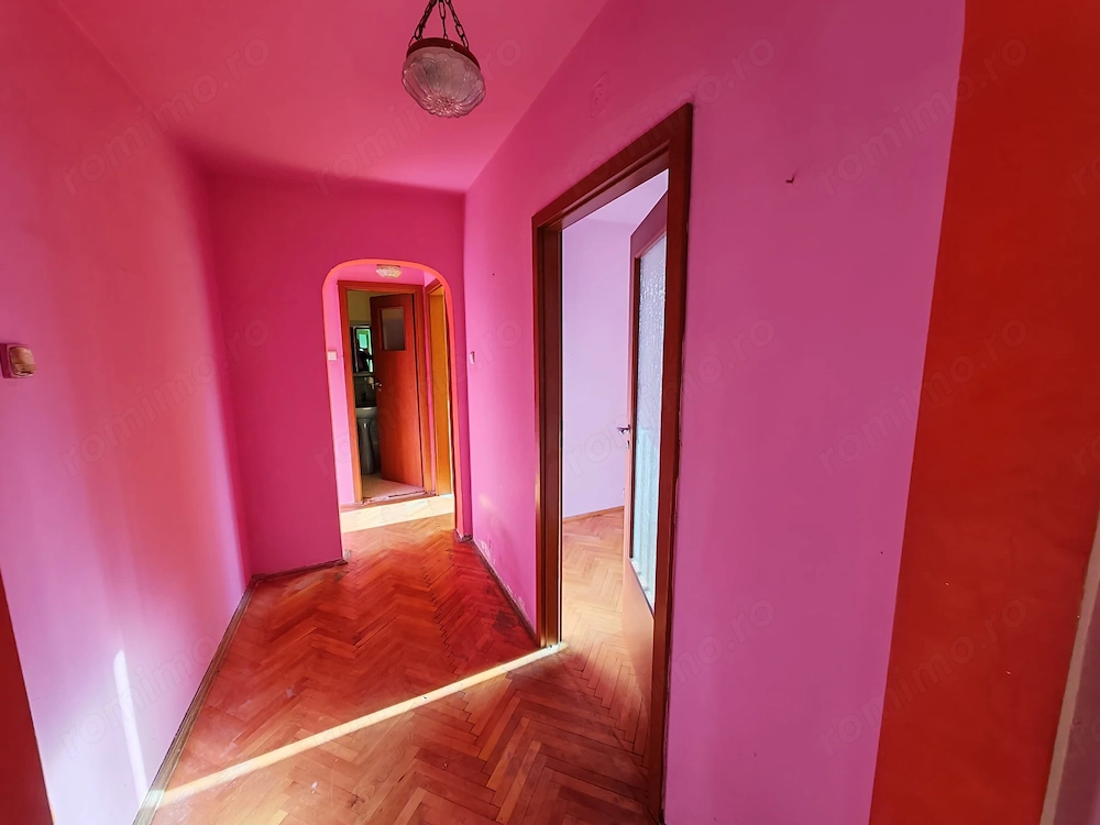 Vand apartament cu 4 camere,decomandat,etajul 3 + garaj sub bloc,Circumvalațiunii,Dacia,Bd.Cetatii (8/9)