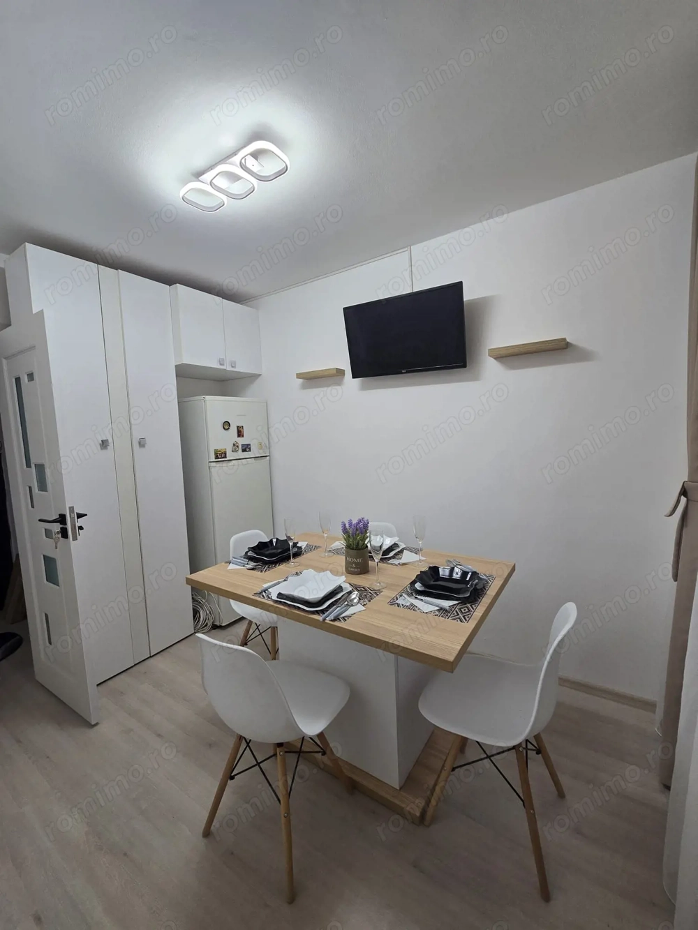 3 camere, Liceul Decebal, renovat.