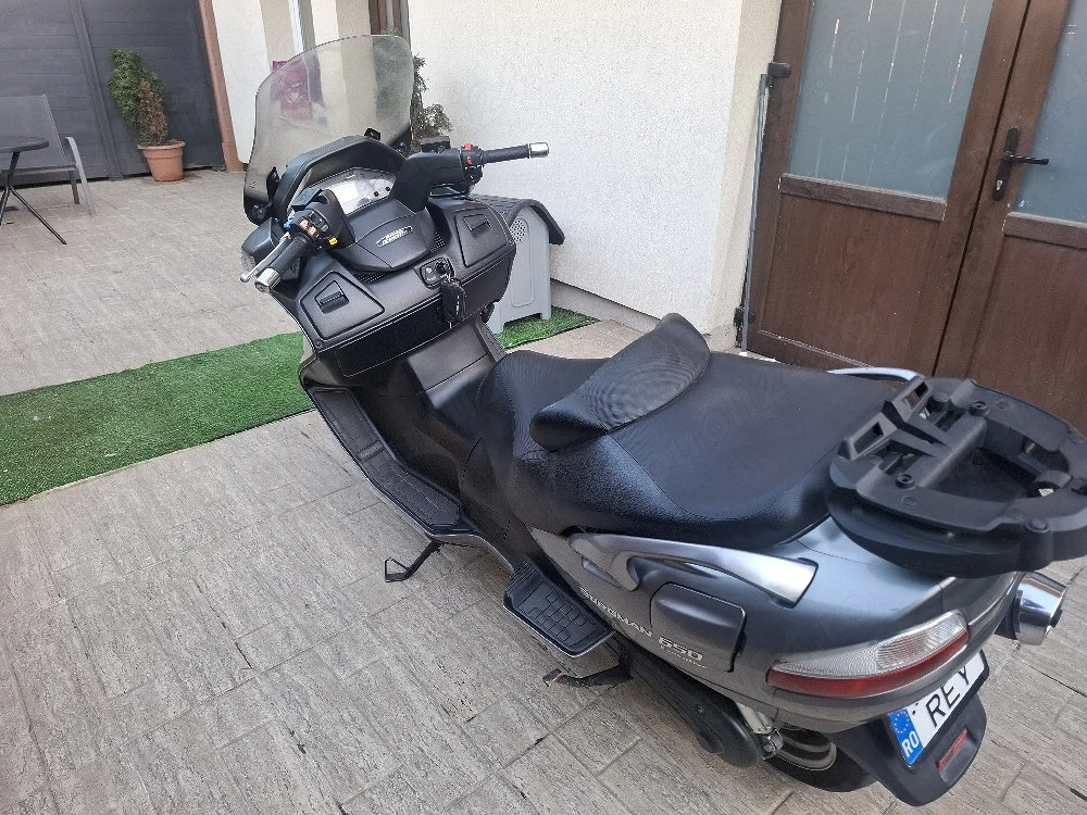 Vând Suzuki Burgman 650   maxi-scuter