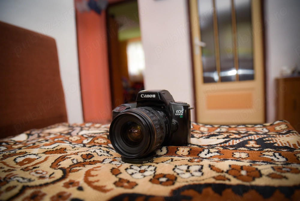 2 aparate foto cu film si obiectiv