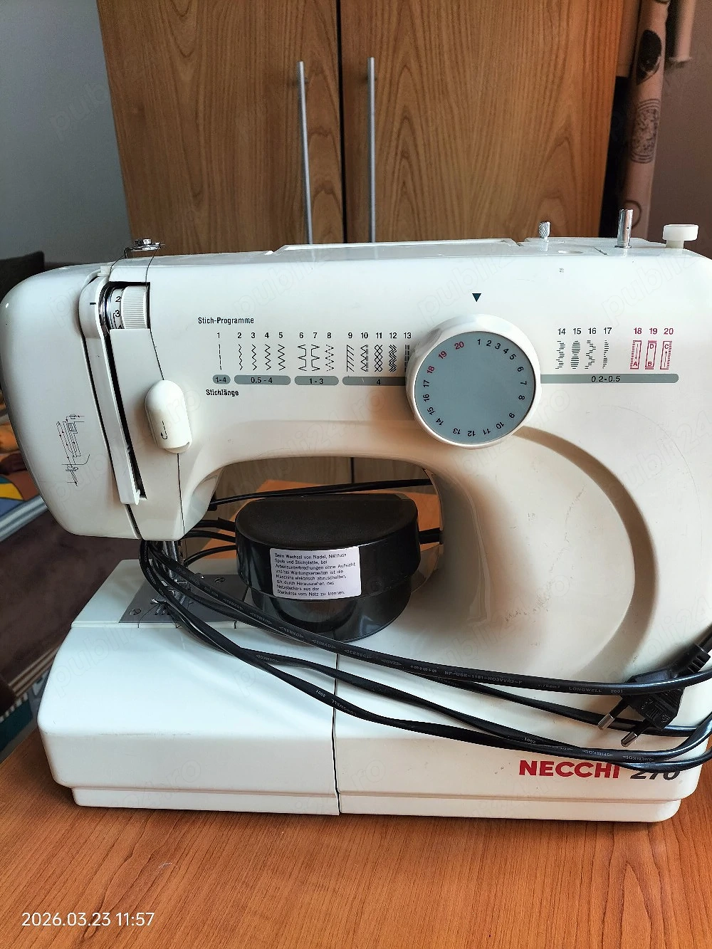 Mașină de cusut Necchi 270