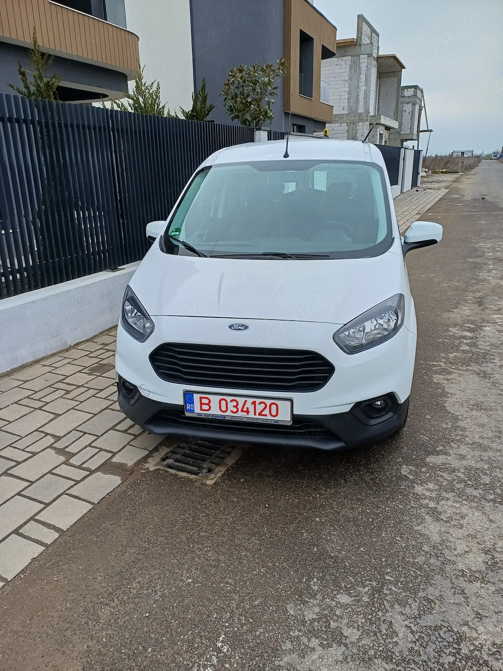 Ford Transit Courier 