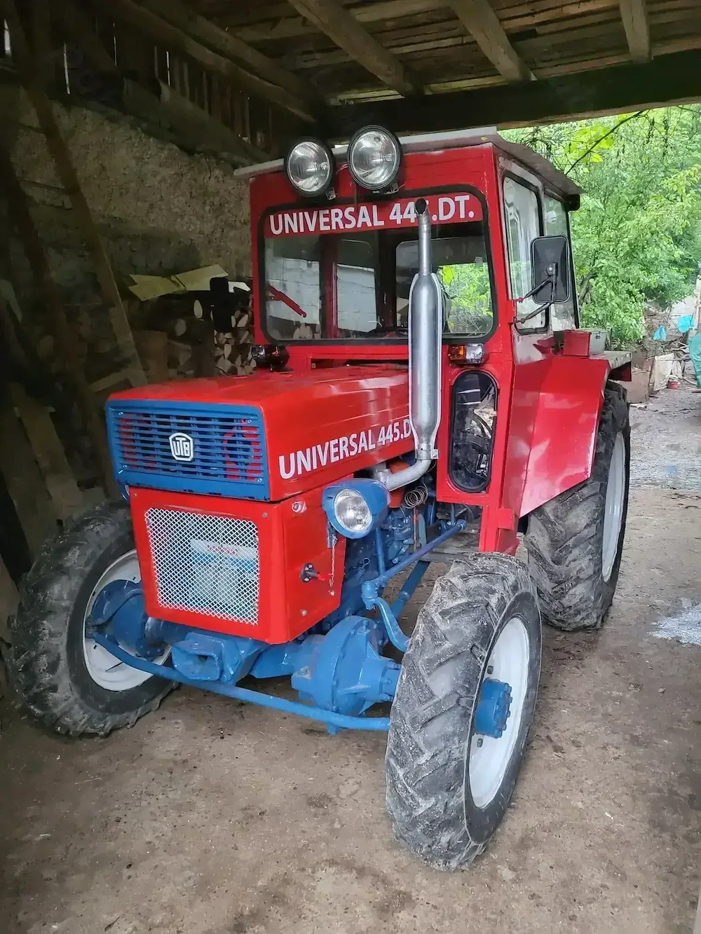 Universal 445 DT 4x4