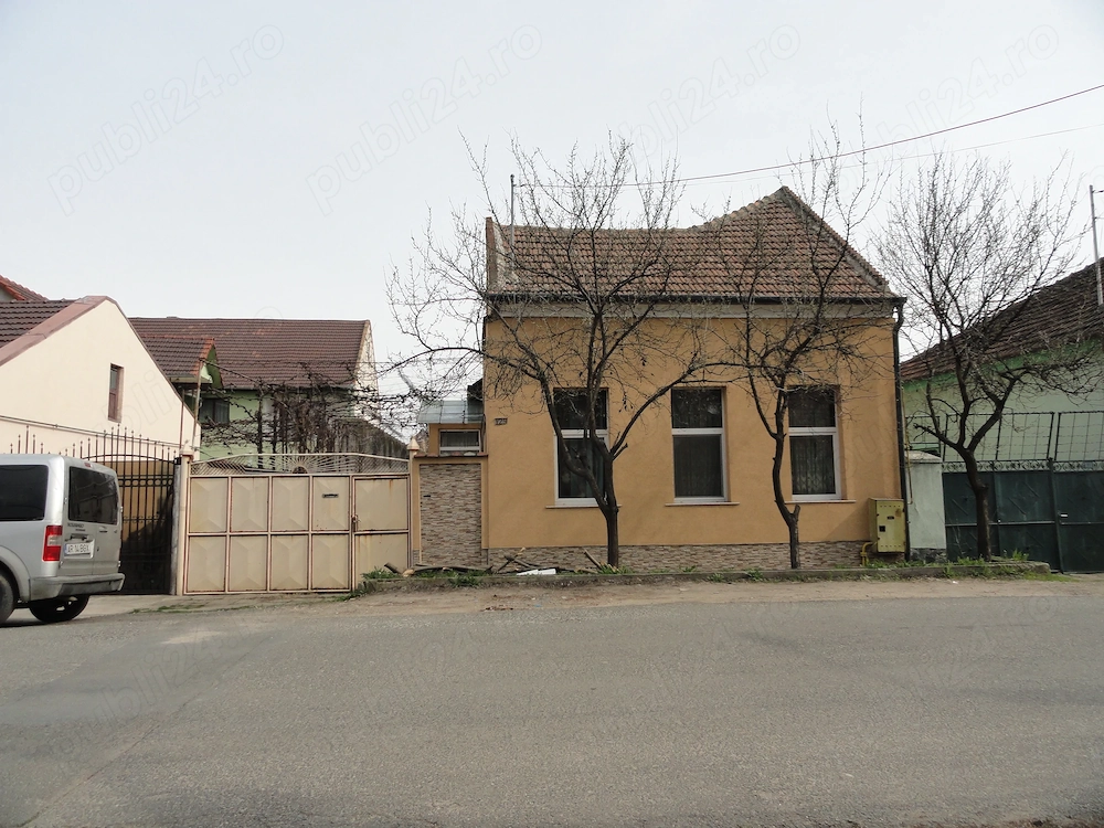 Casa solida din caramida in Parneava, teren 720 mp