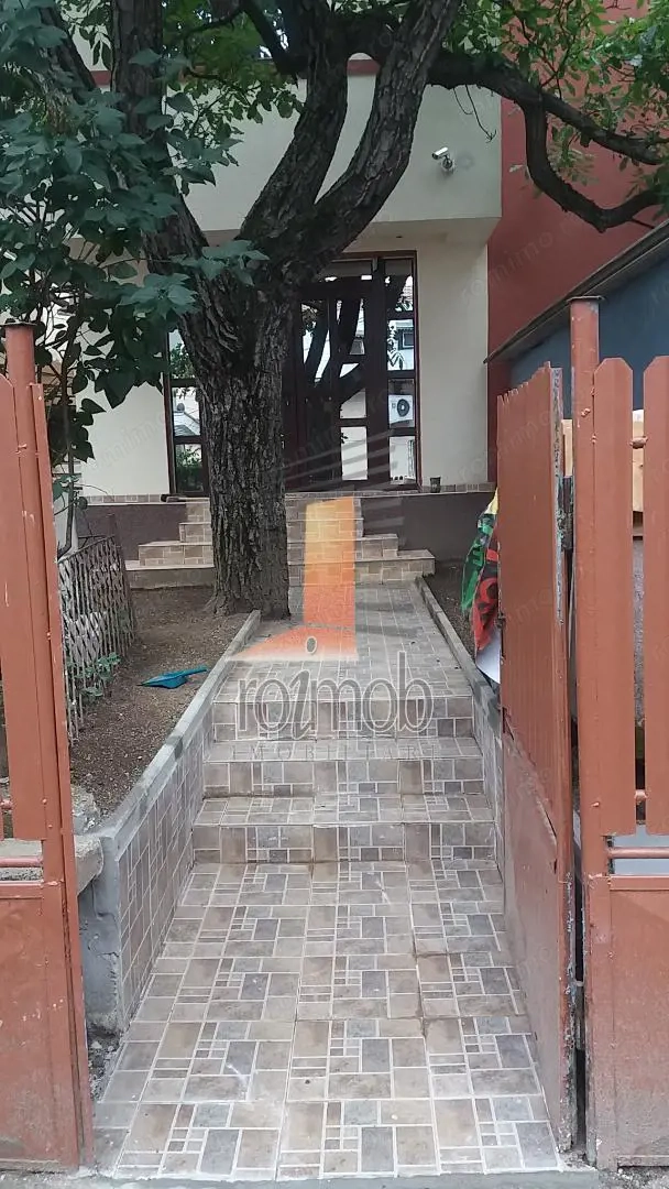 Vila 4 camere, P+1E+2R, zona Banu Manta