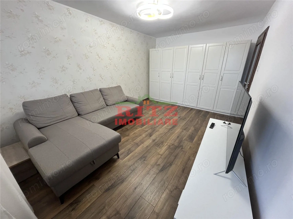 Ap. 3 cam. DE INCHIRIAT, mob. si utilat, zona bd. A.I.Cuza!