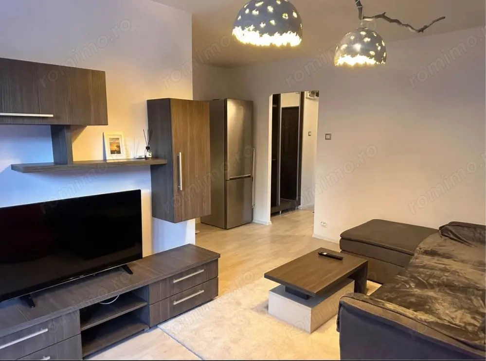 Garsoniera decomandata, etaj 1, parcare inclusă, metrou 5 min Titan