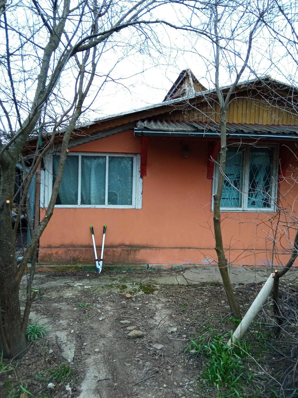 Casa batraneasca locuibila 20 m2 Ciolpani