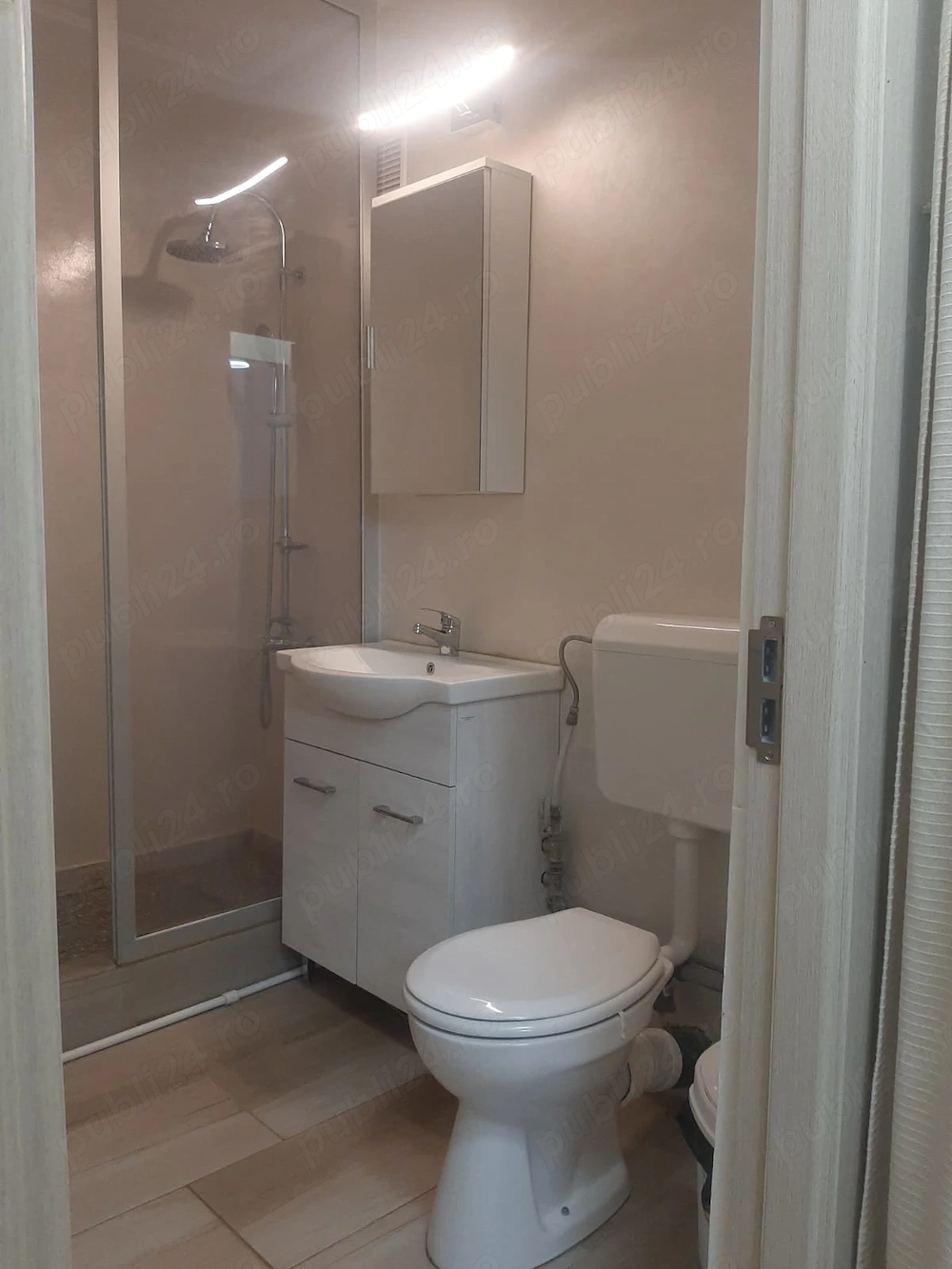 Închiriez apartament 3 camere semidecomandat  zona Țiglina 2 galati