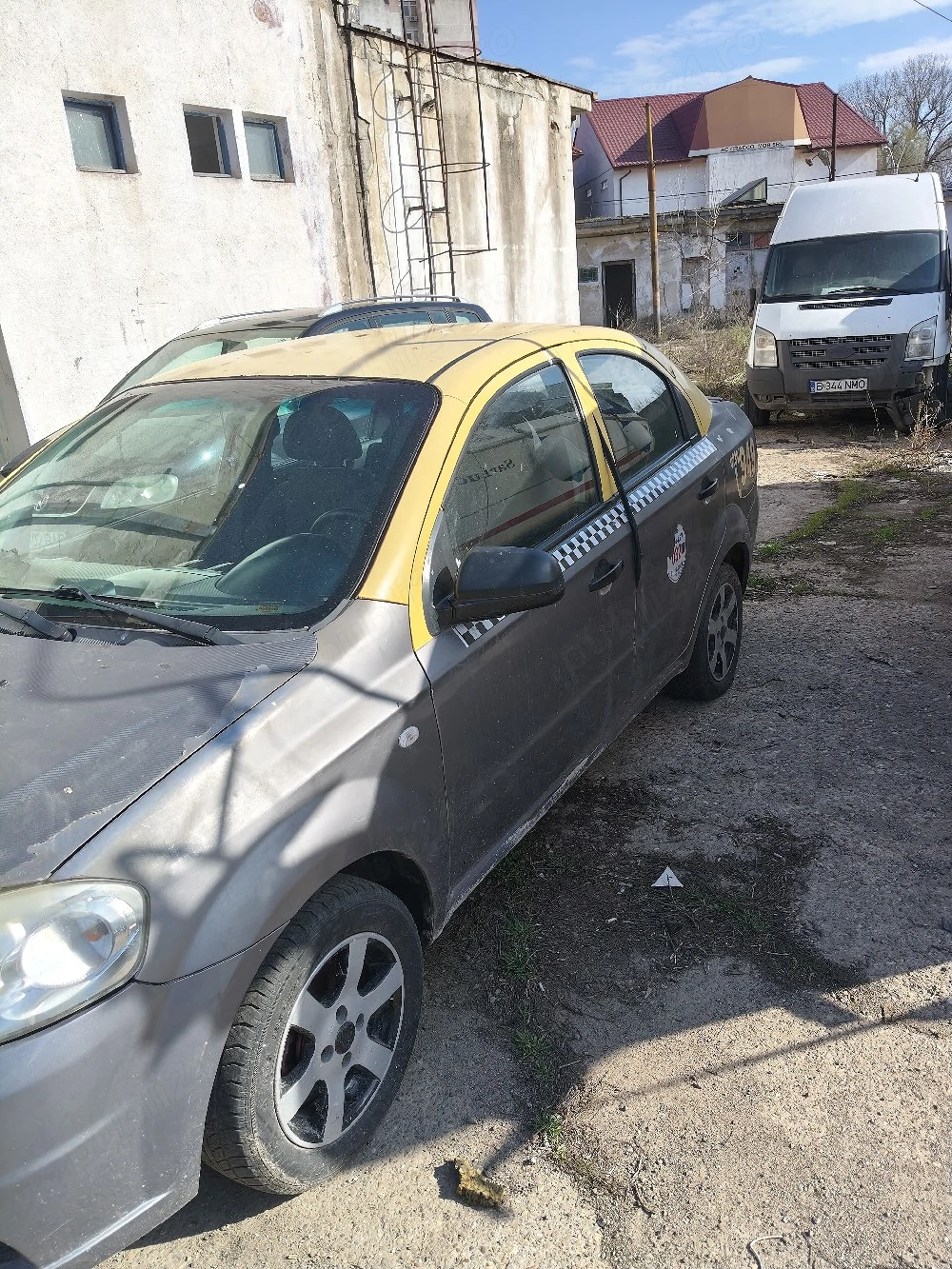 Vând Chevrolet Aveo 